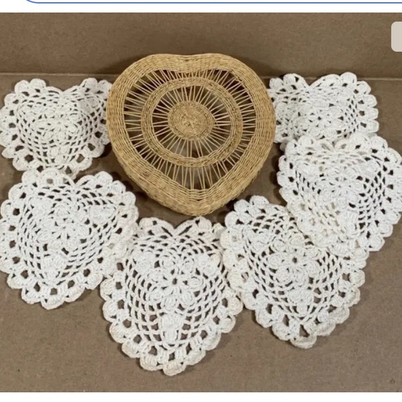 Vintage Wicker Coaster Holder and lid + 6 handmade crocheted coasters - Picture 1 of 5